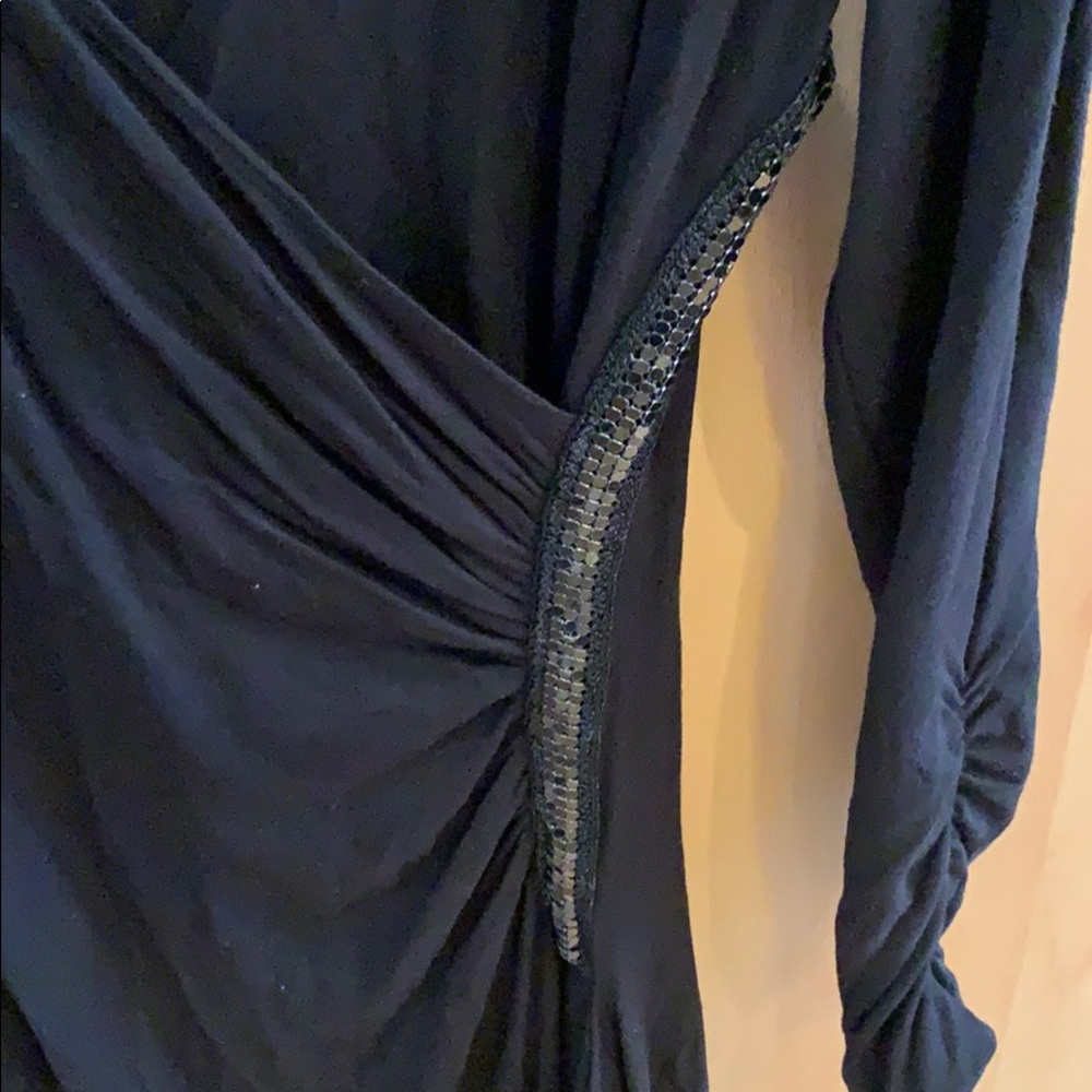 Black v neck dress with winched side waste flatter